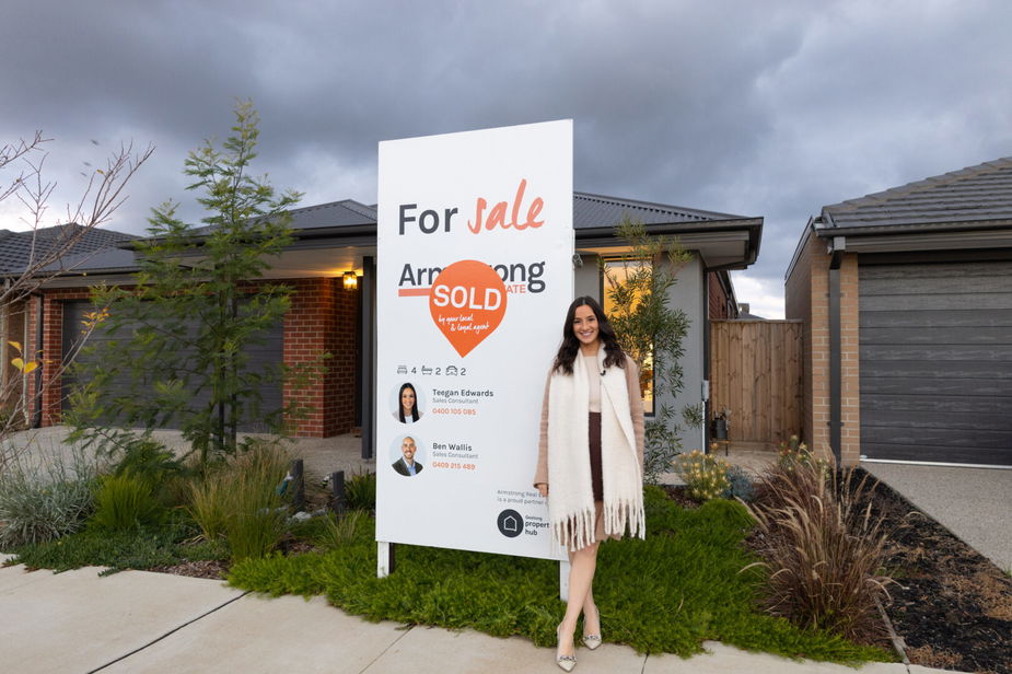 Selling Before Buying vs. Buying Before Selling: Weighing the Pros and Cons