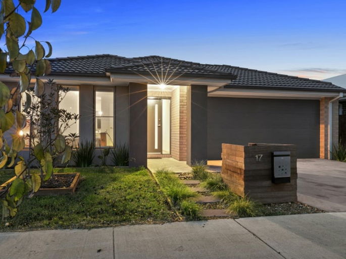 17 Mallacoota Crescent