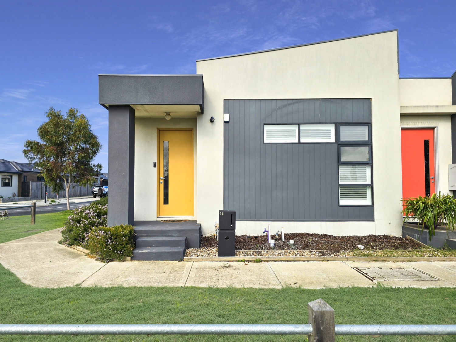 Listing image for 18 Oleary Walk, CHARLEMONT  VIC  3217