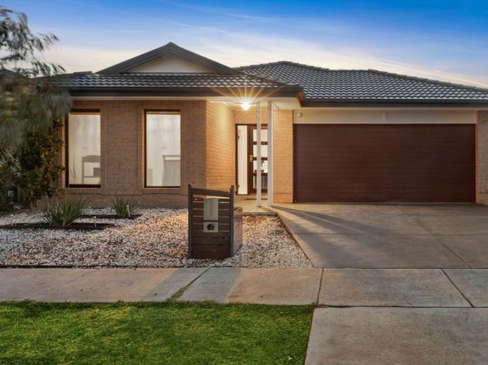 27 Prominence Boulevard