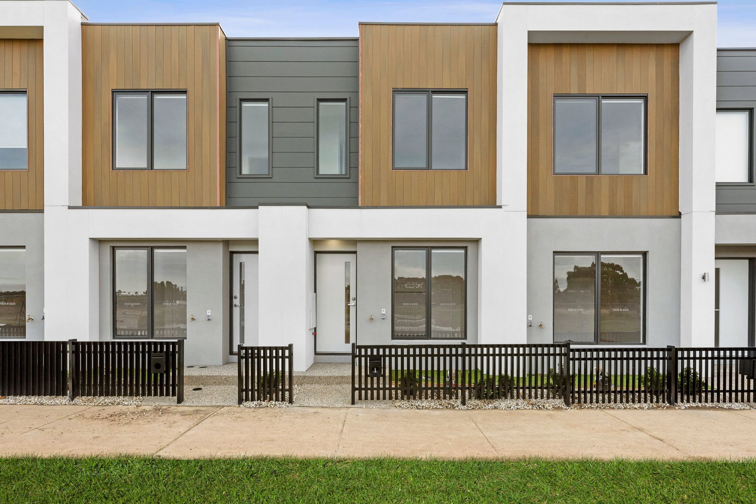 Listing image for 10 Nova Walk, MOUNT DUNEED  VIC  3217