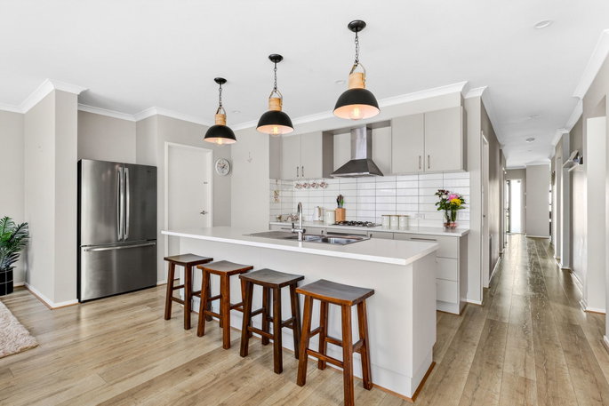 15 Compass Way