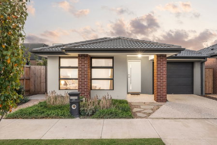 28 Holley Crescent