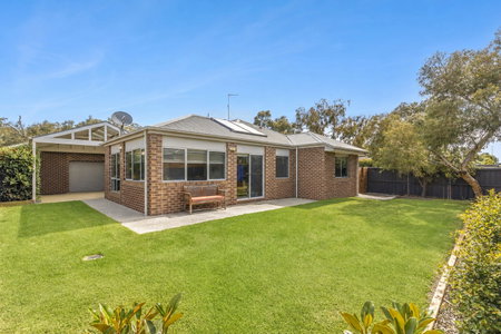 22 Whitecliff Way