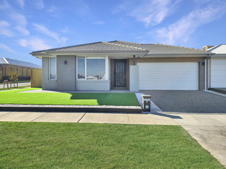 8 Bluewater Drive