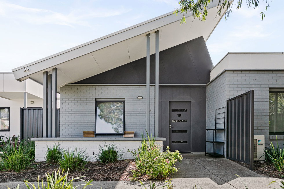 18/17 Colac Grove BELMONT