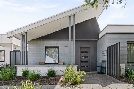 18/17 Colac Grove