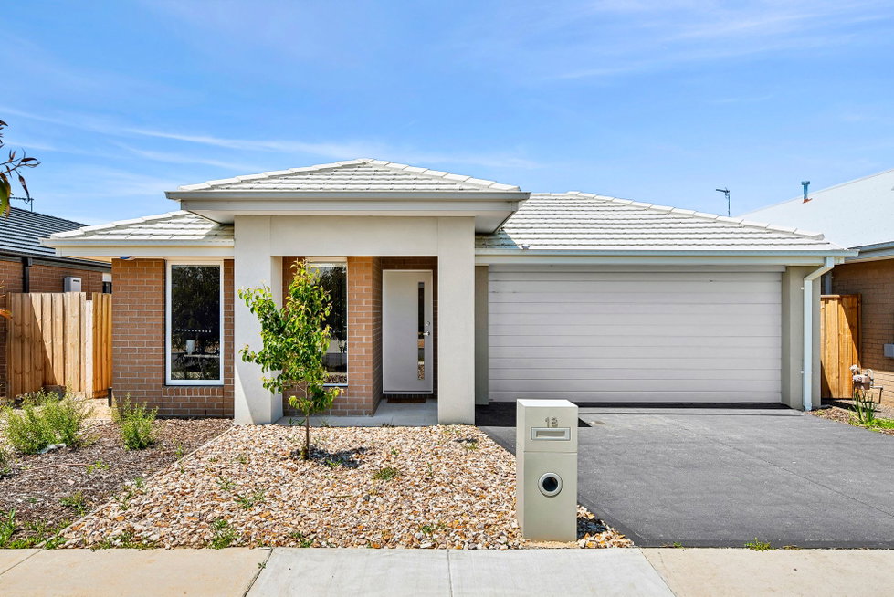 18 Sampford Street ARMSTRONG CREEK