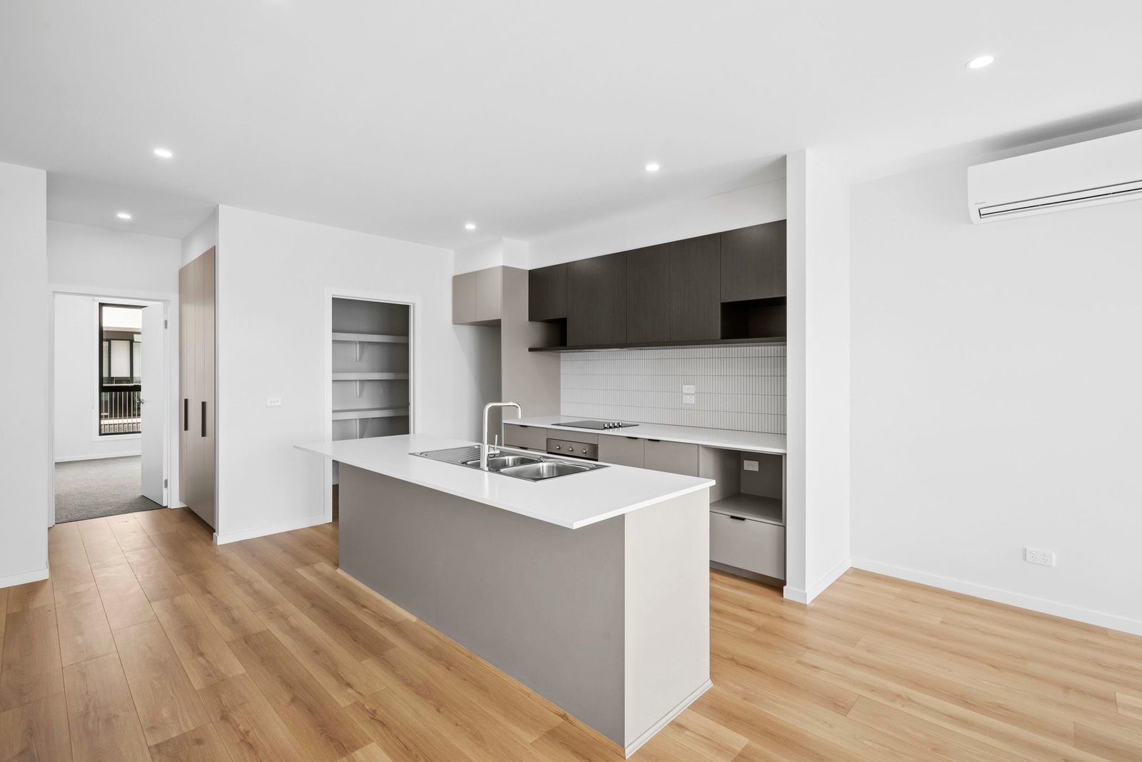 18 Bitola Avenue,MOUNT DUNEED, Mount Duneed - Thumbnail 2