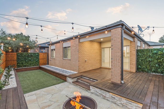 17 Decourcy Way