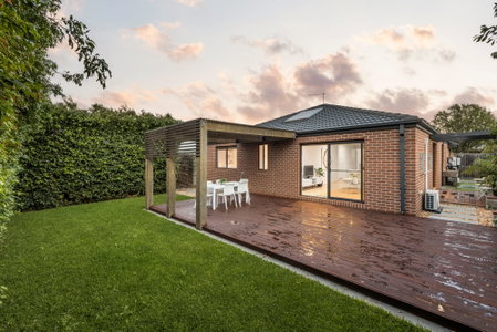21 Mallacoota Crescent
