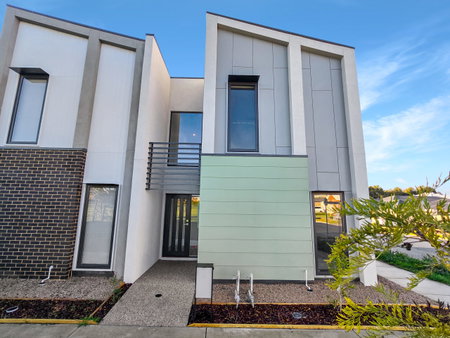 2 Wayfarer Walk
