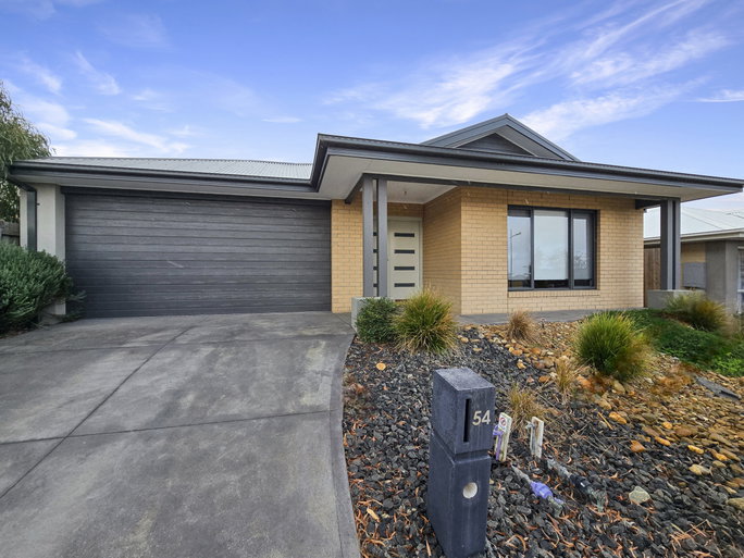 54 Dobell Street