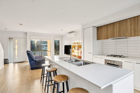 15 Longreach Road