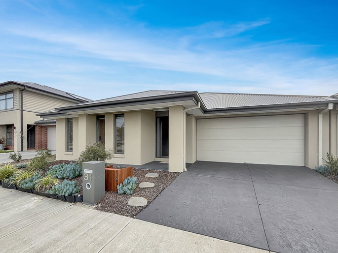 31 Monavale Drive