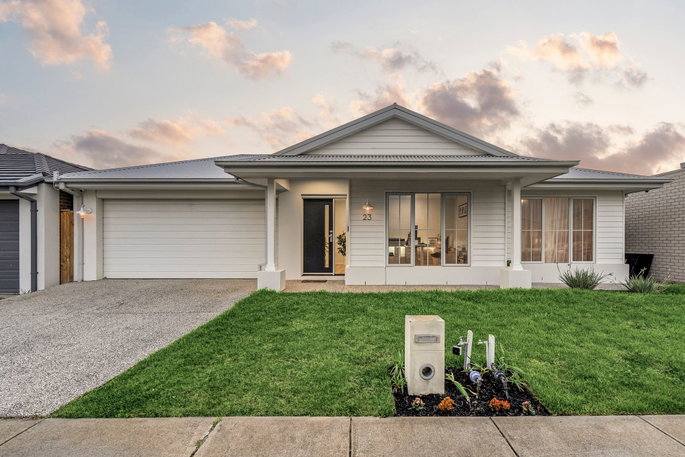 23 Honeyeater Way
