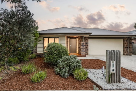 12 Bridgewater Circuit