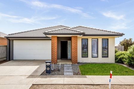 21 Silver Wattle Road