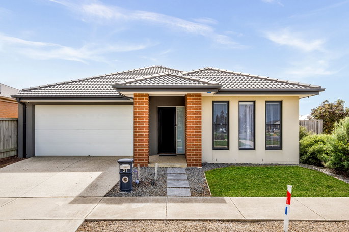 21 Silver Wattle Road