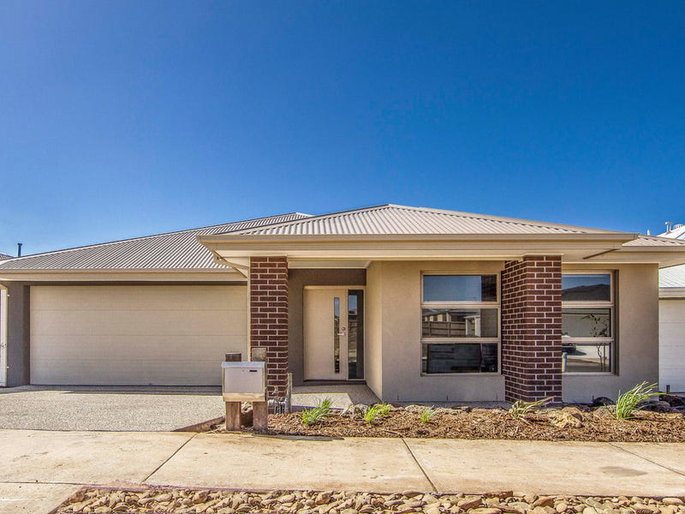 17 Mayvale Avenue