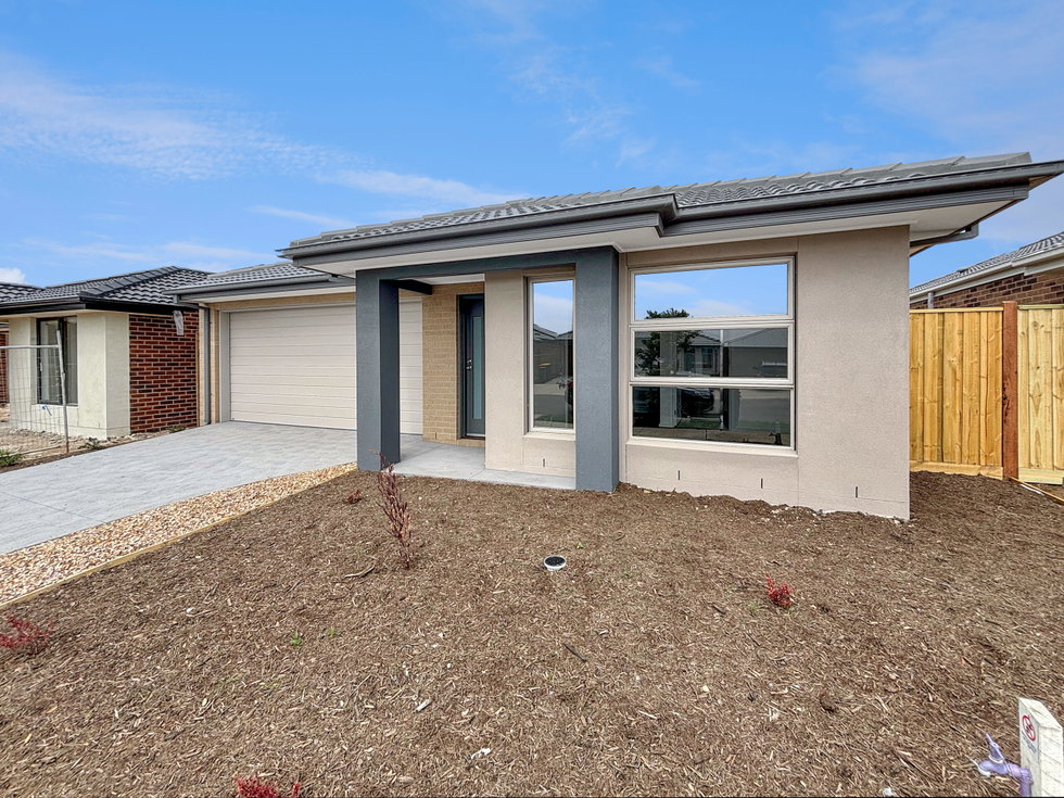 20 Elbert Street CHARLEMONT