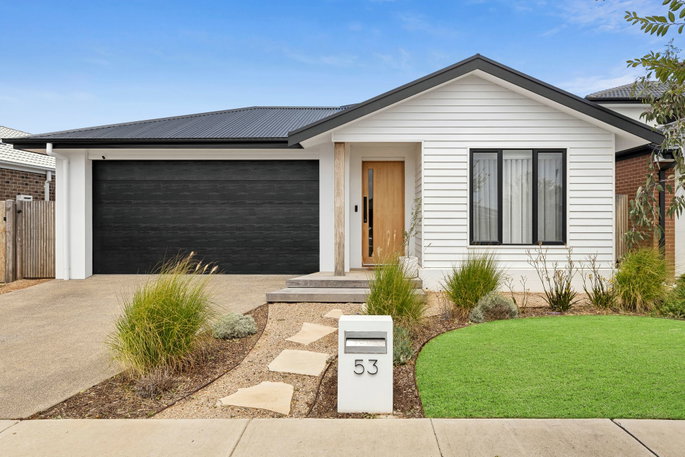 53 Fawkner Crescent
