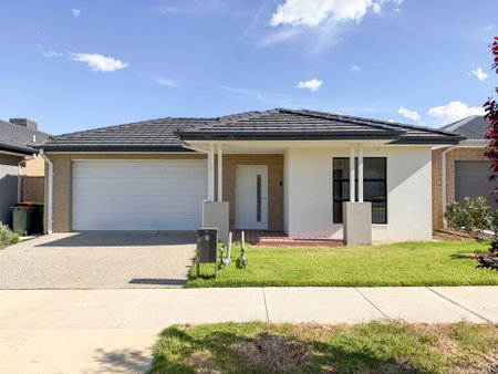 8 Tranquility Crescent