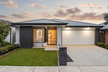 15 McArthur Crescent