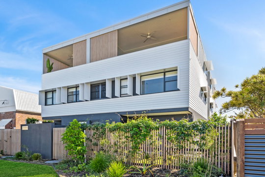 2/11 Ilaroo Crescent, Warana  QLD  4575