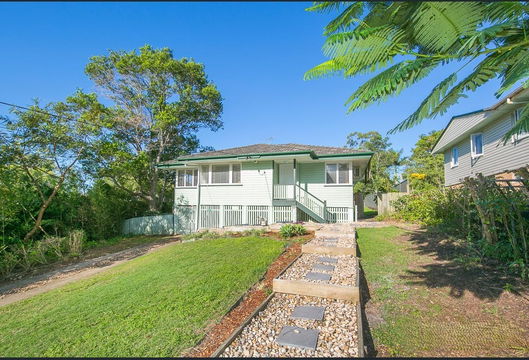 19 Falkirk Street, Stafford Heights  QLD  4053