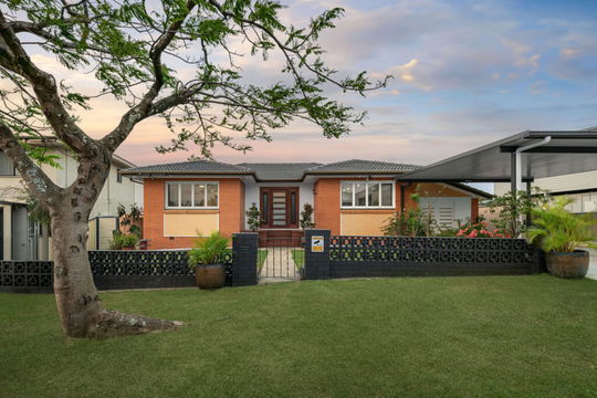 7 Girraman Street, Chermside West  QLD  4032