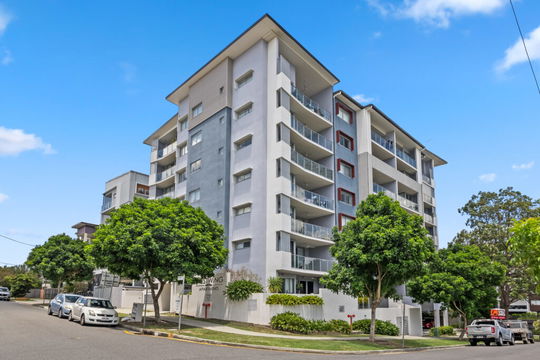 8/26-28 Western Avenue, Chermside  QLD  4032