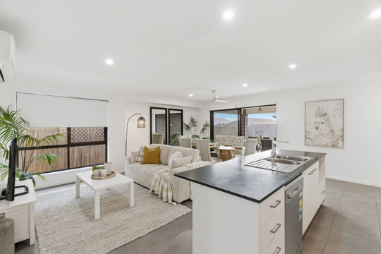 10 Barratta Street, Spring Mountain  QLD  4300