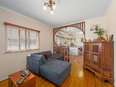 11 Hedge Street, Strathpine  QLD  4500