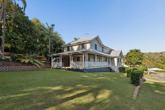 4 Silverwood Court, Ferny Hills  QLD  4055