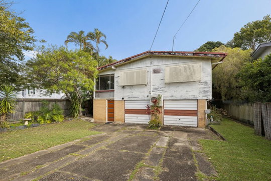 5 Camelia Avenue, Everton Hills  QLD  4053