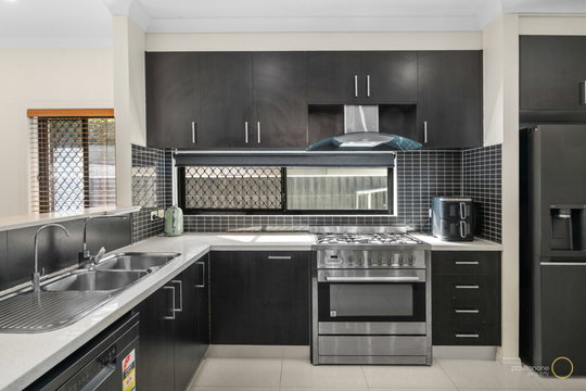 2 Tranquil Place, McDowall  QLD  4053