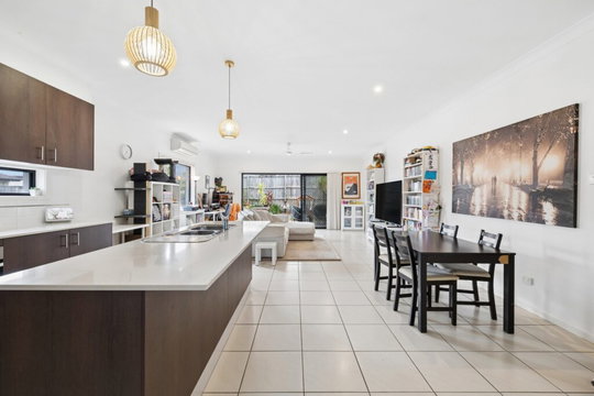 21 Rawlins Crescent, North Lakes  QLD  4509