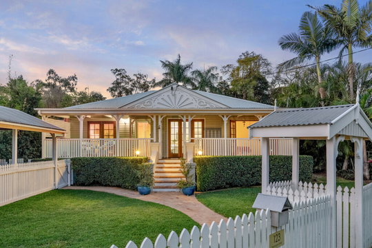 123 Dorrington Drive, Ashgrove  QLD  4060