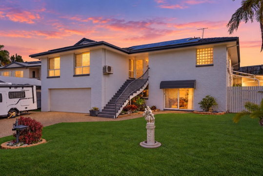 11 Howard Court, Arana Hills  QLD  4054