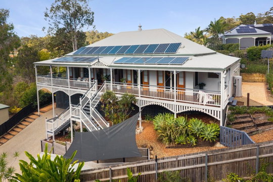 9 Silverwood Court, Ferny Hills  QLD  4055
