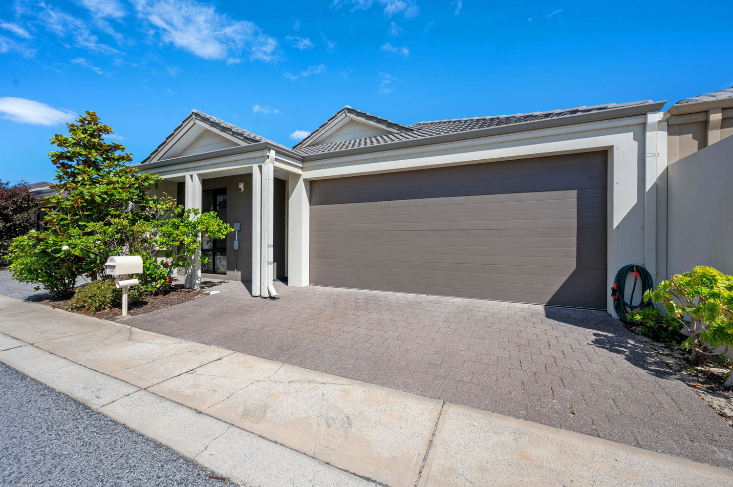 Listing image for 4 Glendalough Loop, CANNING VALE  WA  6155