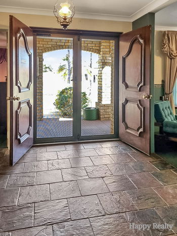 Listing image for 3 Dampier Court, THORNLIE  WA  6108