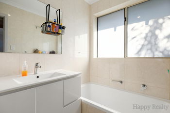 Listing image for 5 Grenadier Drive, THORNLIE  WA  6108