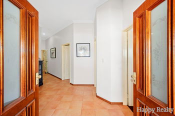 Listing image for 7 Ironwood Court, THORNLIE  WA  6108