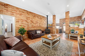 Listing image for 7 Ironwood Court, THORNLIE  WA  6108