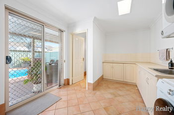 Listing image for 7 Ironwood Court, THORNLIE  WA  6108