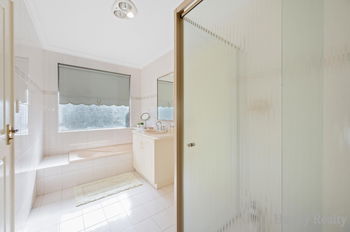 Listing image for 7 Ironwood Court, THORNLIE  WA  6108