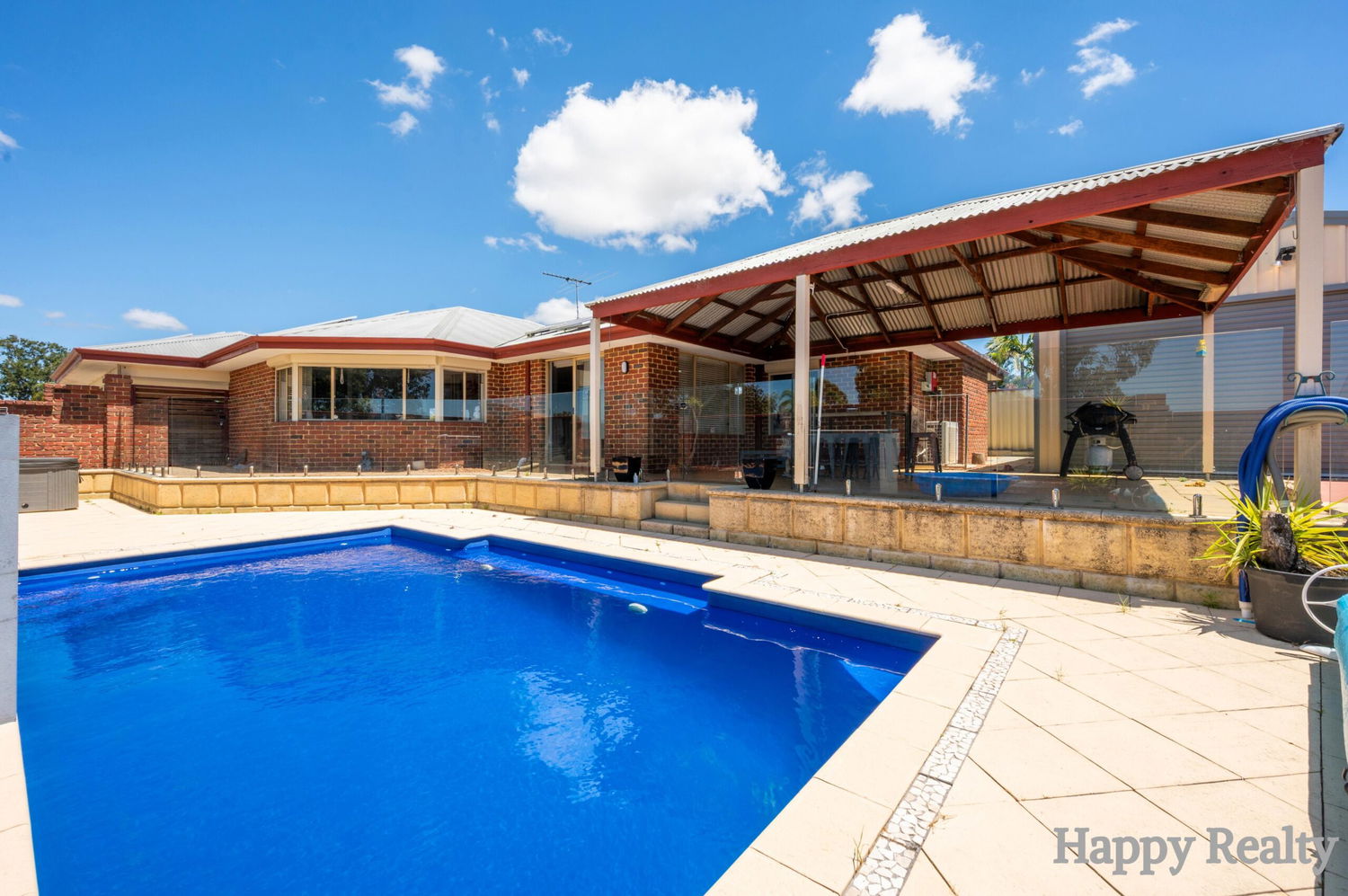Listing image for 2 Challenger Drive, THORNLIE  WA  6108