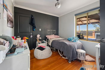 Listing image for 2 Challenger Drive, THORNLIE  WA  6108